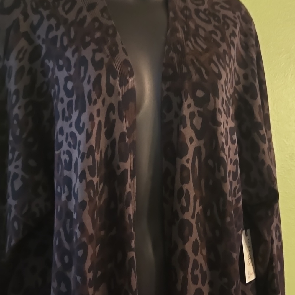 Terra & Sky Elegant Black Cardigan